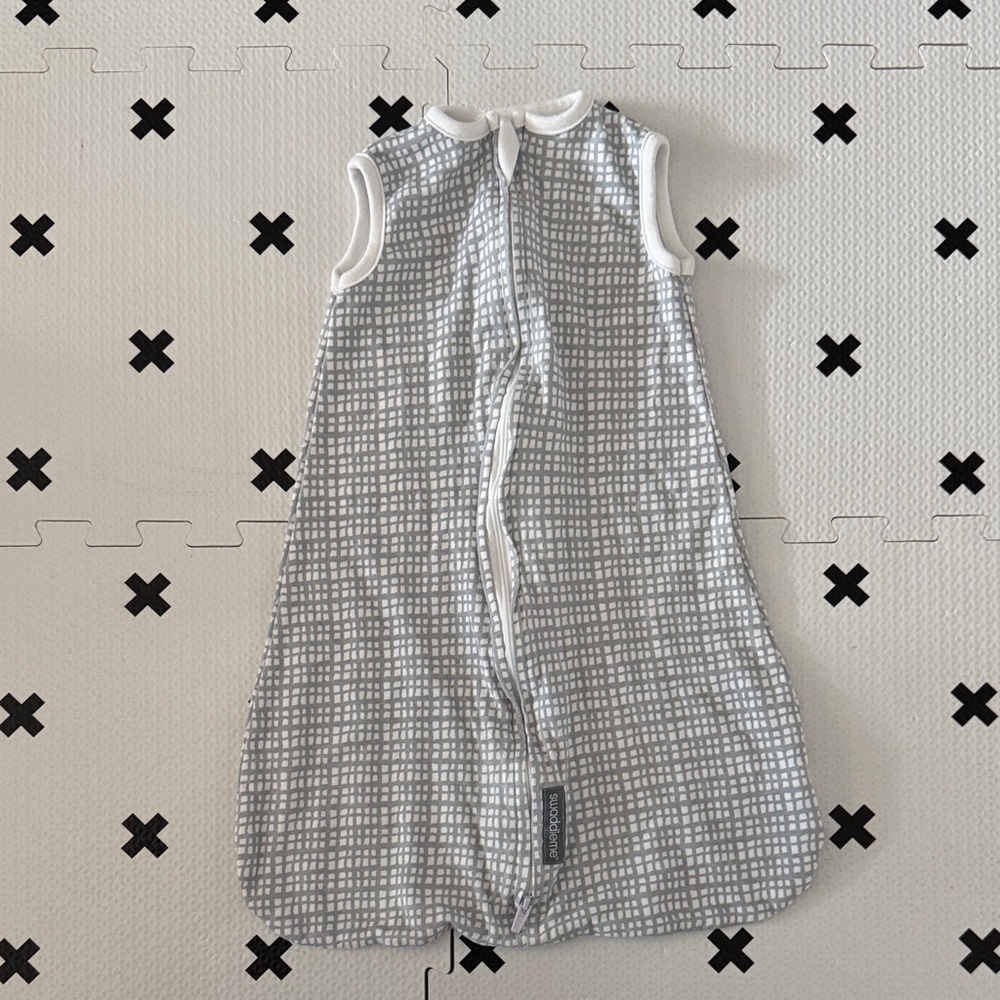 SwaddleMe 0-3m white and gray sleep sack